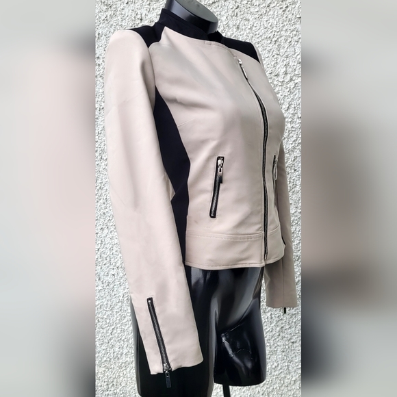 XS Fitted Jacket - Picture 2 of 6